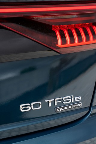 Audi Q8 60 TFSIe_002