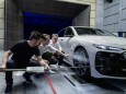 Teamwork: Meticulous detail work on the aerodynamics of the Audi