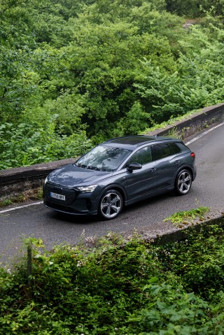 Audi Q4 SUV e-tron_14