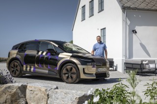 Dr. Benedikt Hackl at the Audi A2 e-tron with design livery