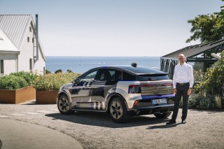 Michael Schurr in front of the Audi A2 e-tron with design livery