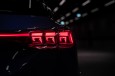 Primicia mundial en el Audi Q9: panel OLED digital de diseño curvo