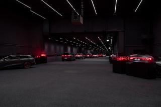 Primicia mundial en el Audi Q9: panel OLED digital de diseño curvo