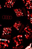 Primicia mundial en el Audi Q9: panel OLED digital de diseño curvo