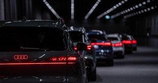 Primicia mundial en el Audi Q9: panel OLED digital de diseño curvo