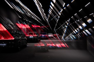 Primicia mundial en el Audi Q9: panel OLED digital de diseño curvo